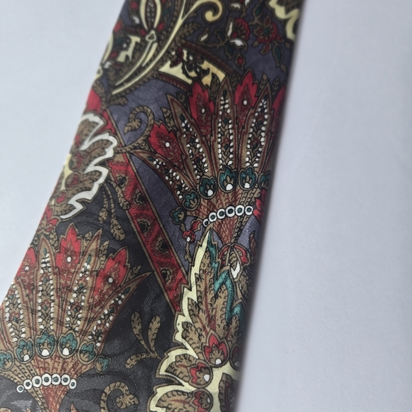 ISADOR, Elegant Paisley Men's Tie - Red and Gold.Hand Made Silk - Picture 3 of 7